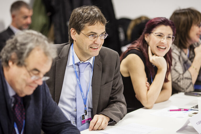 Fotografie 16: POLAND, Warsaw:  Karl-Heinz FLORENZ (L),  Peter LIESE (EPP) (C) and Romana JORDAN (EPP) are seen during  meeting of European Parliament delegation with Mexico and Peru delegations, November 19, 2013.