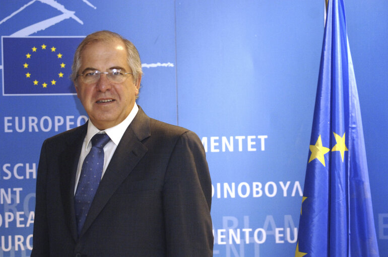 Fotografija 5: Portrait of MEP Jose Albino SILVA PENEDA in Brussels