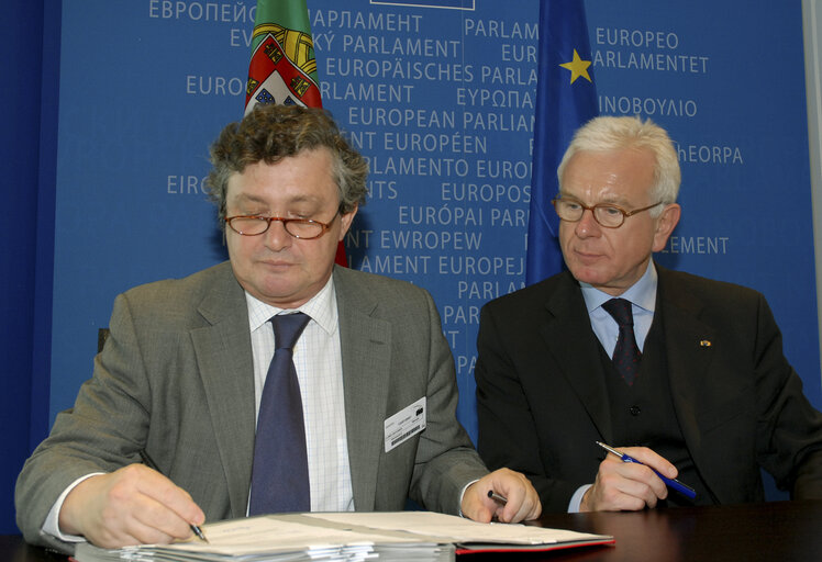 Photo 7: Signature LEX with the EP President and the Portuguese State Secretary for European Affairs