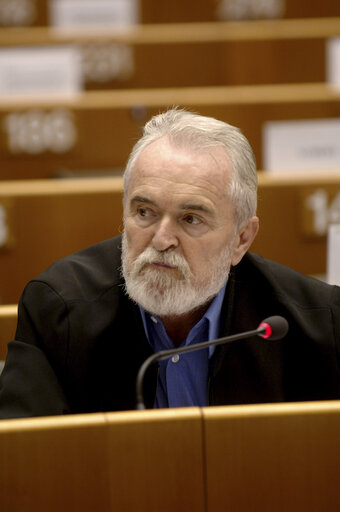 Fotografija 9: Miguel Angel MARTINEZ MARTINEZ in a meeting at the EP in Brussels.