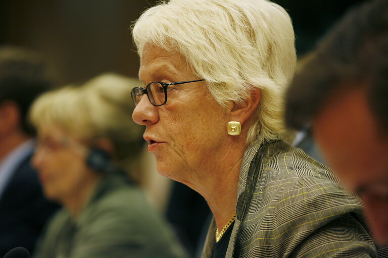 Fotogrāfija 10: The ICTY's experience - discussion with Carla DEL PONTE, Prosecutor of the International Criminal Tribunal for the Former Yugoslavia.