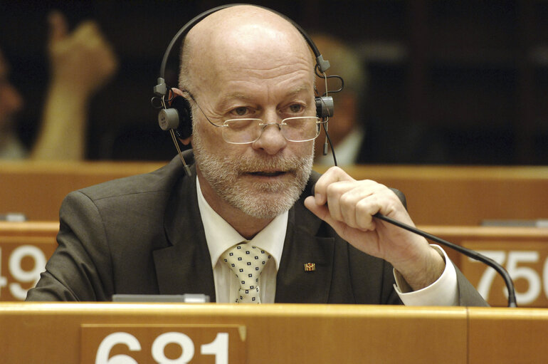 Portrait of MEP Horst POSDORF in Brussels