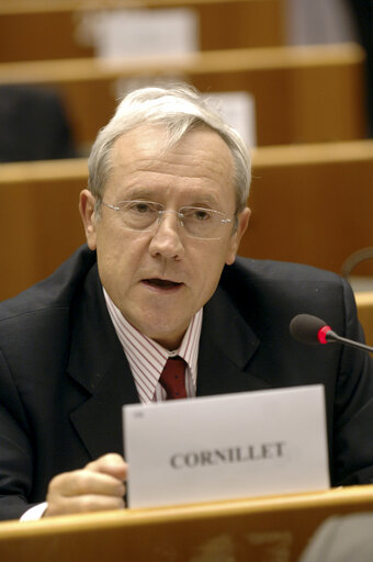 Fotografija 11: Thierry CORNILLET in a meeting at the EP in Brussels.