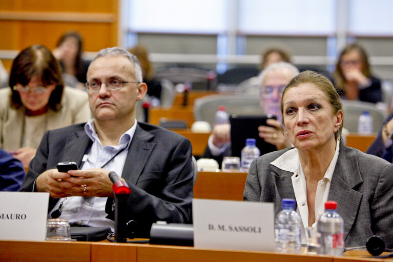 Foto 5: Italian Minister meets with MEPs from Italian delegation