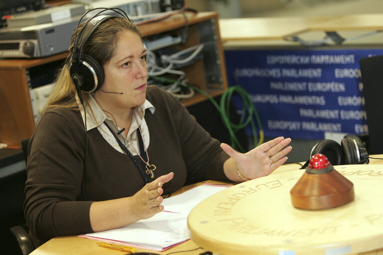 Fotó 3: MEP Esther HERRANZ GARCIA attends a radio interview at the Vox Box in Brussels