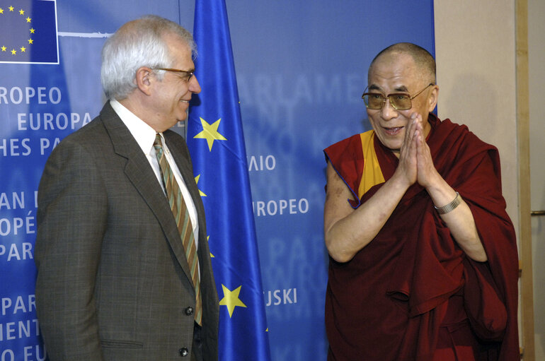 Photo 16 : EP President meets with the Dalai Lama