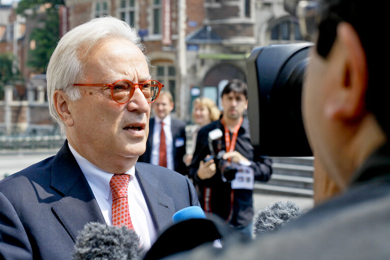 Foto 16: EP President attends a meeting of the PES, Party of European Socialists