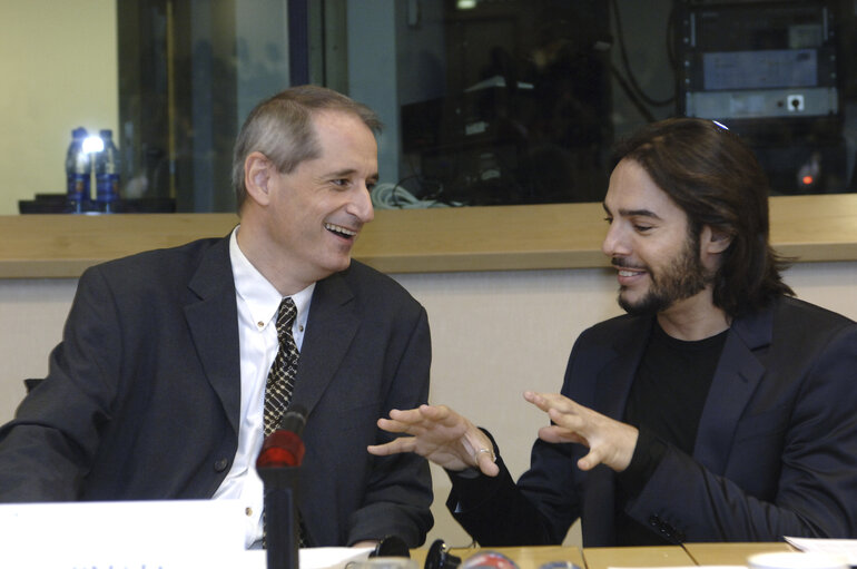 Снимка 9: Press conference on the situation of Roma people in Europe - EP President and Joaquin CORTES (Sportsman and artist)