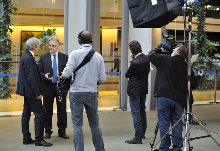 Billede 10: MEP Mario MAURO attend an interview with the RAI television in Strasbourg