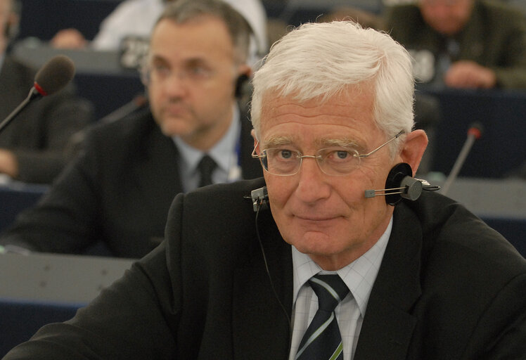 Снимка 3: Reinhard RACK MEP in plenary session in Strasbourg.