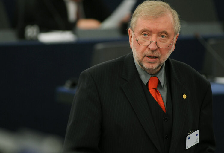 Foto 3: Dimitrij RUPEL MEP in plenary session in Strasbourg.