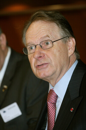 Fotogrāfija 4: MEP Reino PAASILINNA attends a meeting in Brussels