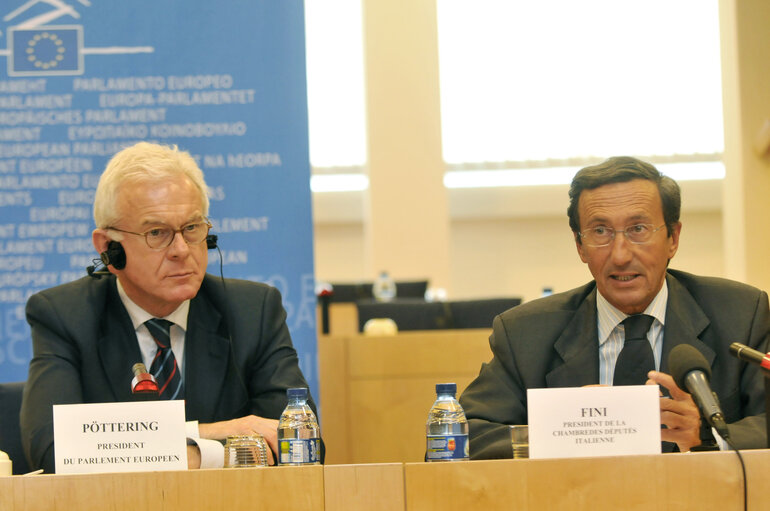 Fotografia 9: EMPA bureau meeting in Brussels - The newly-elected Bureau of the Euro-Mediterranean Parliamentary Assembly (EMPA) has discussed the role of the Assembly as parliamentary dimension of the Barcelona Process: Union for the Mediterranean. This meeting has been the first one following the election of the new EMPA Bureau at the annual plenary session of March 2008