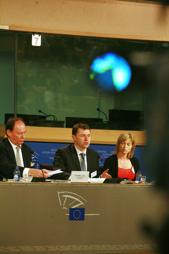 Suriet 38: Press conference at the EP in Brussels on the Missing Child Hotline following a meeting to consider prospects for a Europe-wide alert system for missing or abducted children in presence of Gerry and Kate McCann, whose daughter Madeleine has been missing since May 2007