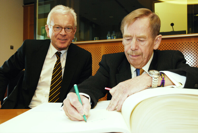 Zdjęcie 6: EP President meets with the former President of Mozambique, and with the former President of the Czech Republic