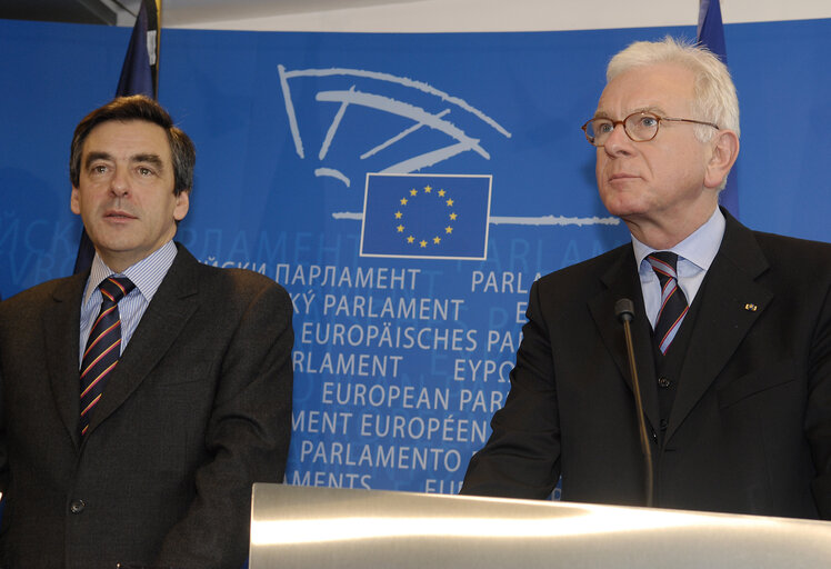 Fotografi 2: Press conference following the EP President's meeting with the French Prime Minister.