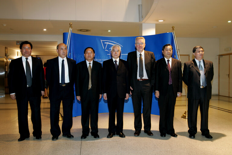 Fotografie 21: EU-China Interparliamentary Meeting - Representatives from the National People's Congress meet MEPs in Brussels. The meeting, co-chaired by EP Delegation Chair and by the Vice Chairman of the Foreign Affairs Committee of the National People's Congress, tackles political issues such as regional security and human rights, and economic issues such as agricultural policy and the international financial situation