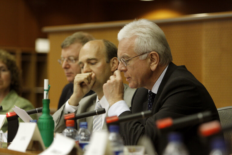 Fotografija 7: EP President at the European water awareness conference.