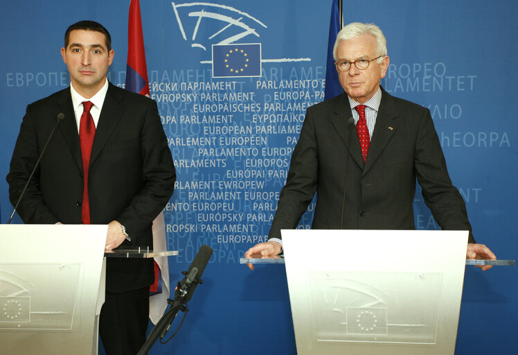 Photo 13 : Press conference following the EP President's meeting with the acting Speaker of the Serbian Parliament.