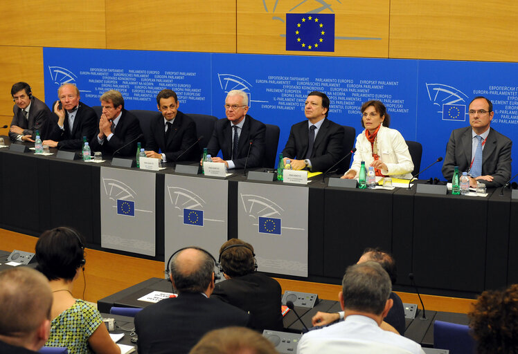 Fotografia 27: Press conference following the visit of the President of France to the EP.