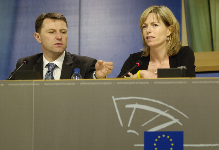 Suriet 33: Press conference at the EP in Brussels on the Missing Child Hotline following a meeting to consider prospects for a Europe-wide alert system for missing or abducted children in presence of Gerry and Kate McCann, whose daughter Madeleine has been missing since May 2007