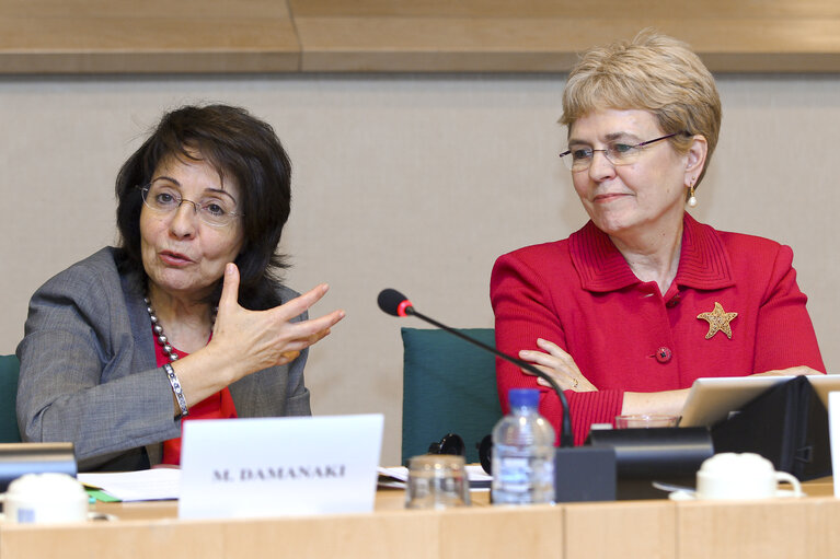 Fotografia 8: Committee on Fisheries PECH -   Discussion with US Under Secretary of commerce for Oceans and Atmosphere and Administrator of the National Oceanic and Atmospheric Administration (NOAA) in presence of European Commissioner for Maritime affairs and fisheries.