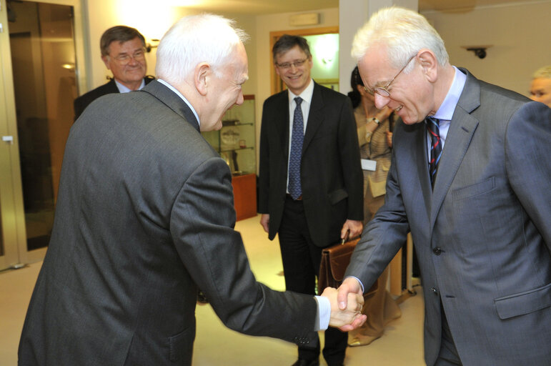 Valokuva 5: EP President meets with President of the EIB (European Investment Bank), in Brussels