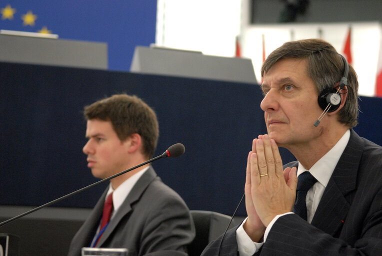 Fotagrafa 4: The French State Secretary for European Affairs at the Plenary Session in Strasbourg.