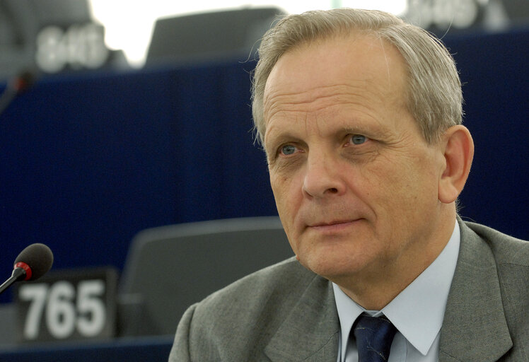 Photo 2 : Theodor Dumitru STOLOJAN MEP in plenary session in Strasbourg.