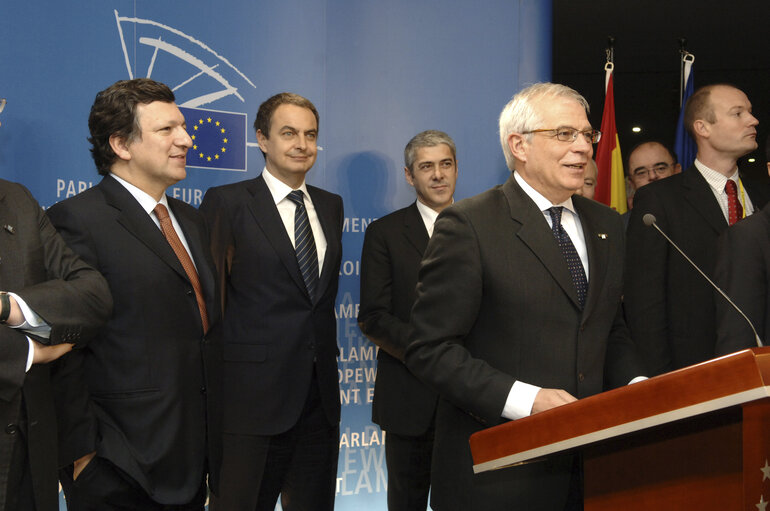 Снимка 5: Opening of an exhibition commemorating the 20th anniversary of the accession of Spain and Portugal to the EU.