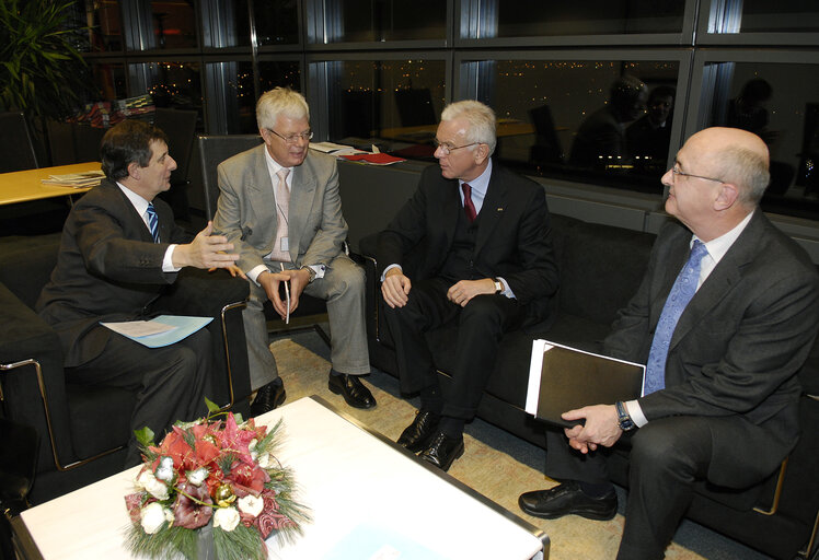 Foto 1: Hans Gert POETTERING - EP President meets with Jean-Pierre Jouyet, French Minister of State for European Affairs, in Strasbourg