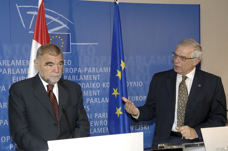 Foto 4: EP President meets with the President of Croatia in Brussels