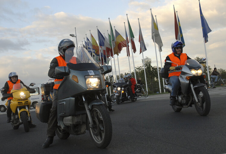 Photo 1 : MEPs on motorbikes at the EP in Strasbourg.