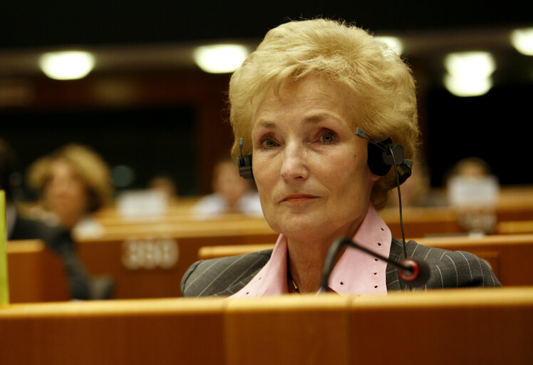 Erna HENNICOT-SCHOEPGES in a meeting at the EP in Brussels.