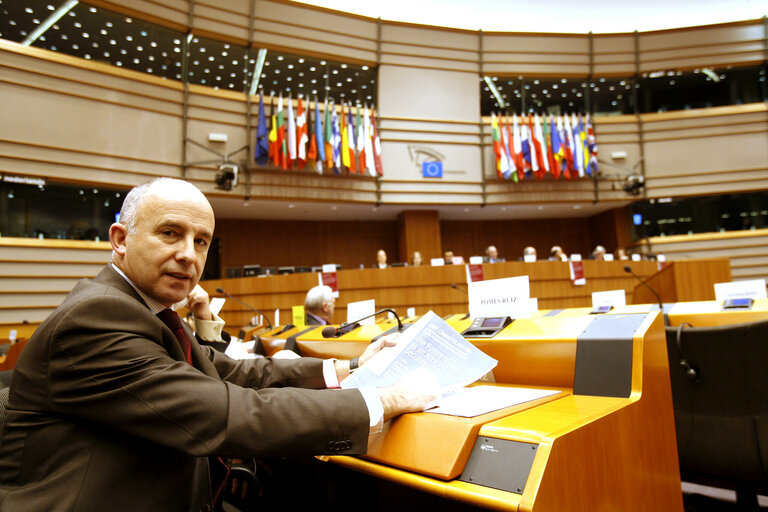 Nuotrauka 3: Portrait of MEP Jose Javier POMES RUIZ during a plenary session in Brussels