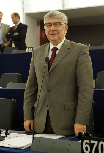 Fotogrāfija 3: Mieczyslaw Edmund JANOWSKI in plenary session in Strasbourg.