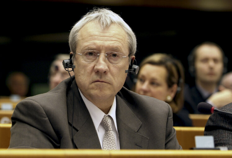 Fotografie 2: MEP Thierry CORNILLET attends a plenary session in Brussels