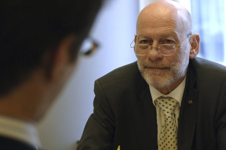 Foto 7: Portrait of MEP Horst POSDORF in Brussels