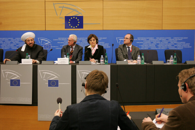 Billede 3: Press conference following the EP President's meeting with the Grand Mufti of Syria.