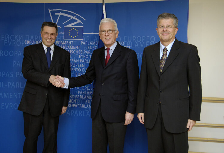 Valokuva 5: EP President meets with Mr Vladimir Drobnjak, EU Chief Negotiator of Croatia, in Brussels