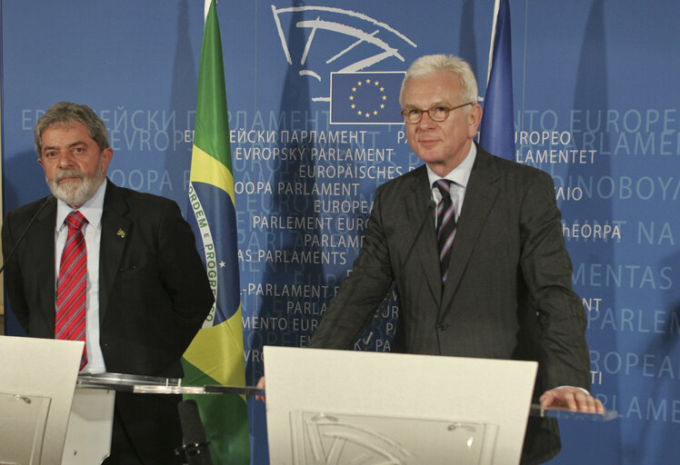 Photo 14: Press conference following the EP President's meeting with the President of Brazil.