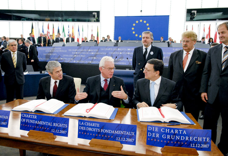 Fotagrafa 16: Plenary session in Strasbourg - Proclamation and signing of the Charter of Fundamental Rights by EP President, President-in-office of the Council and Commission President