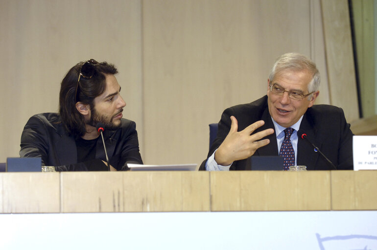 Press conference on the situation of Roma people in Europe - EP President and Joaquin CORTES (Sportsman and artist)