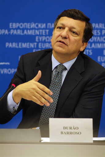 Foto 10: Press conference on the Commission's opinion on the IGC.