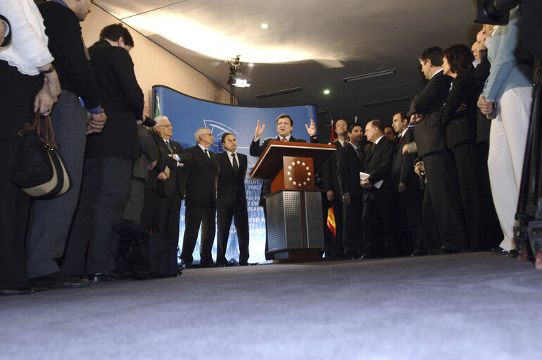 Suriet 18: Opening of an exhibition commemorating the 20th anniversary of the accession of Spain and Portugal to the EU.