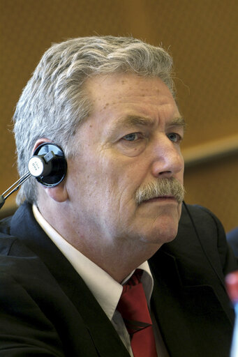 Fotografia 3: MEP Willi PIECYK attends a meeting in Brussels