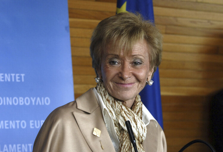 Fotografie 4: EP President meets with Maria Teresa Fernandez de la Vega, first Vice-President of the Spanish Government, in Strasbourg