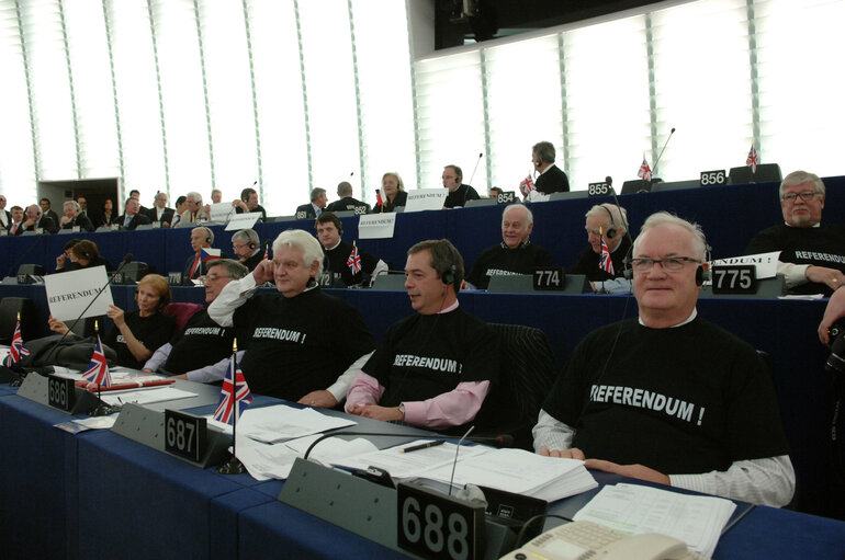 Fotagrafa 32: Plenary session in Strasbourg - Proclamation and signing of the Charter of Fundamental Rights by EP President, President-in-office of the Council and Commission President