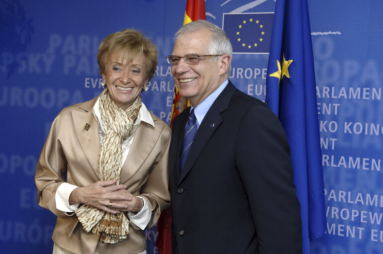 Fotografija 7: EP President meets with Maria Teresa Fernandez de la Vega, first Vice-President of the Spanish Government, in Strasbourg