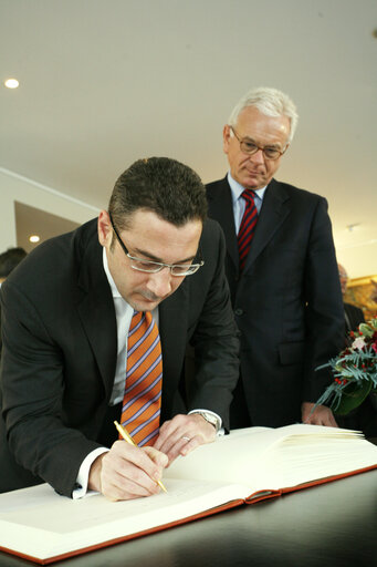 Suriet 12: EP President meets with Vladimir Gurgenidze, Prime Minister of Georgia, in Brussels